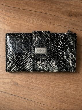 Kenneth Cole Reaction Black and White Snake-Print Clutch Wallet